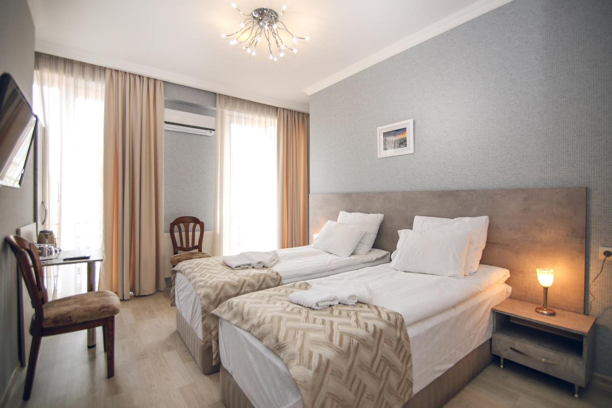 Kenari Hotel Тбилиси Экстерьер фото